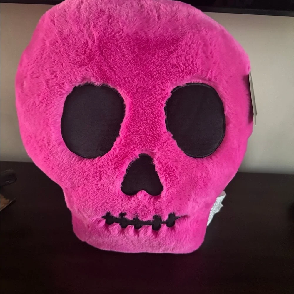 CYNTHIA ROWLEY HALLOWEEN HOT PINK PLUSH SKULL THROW PILLOW